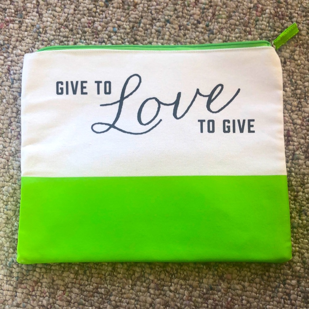 It Works! Cosmetic bag